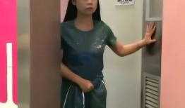 美女拉肚子视频,美女直播拉肚子引发网友热议，背后原因引人深思